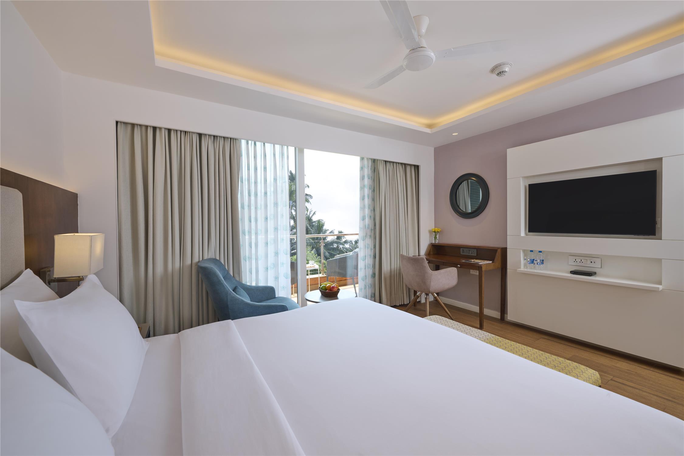 HOTEL GOLDEN TULIP VAGATOR GOA - Superior king with Balcony