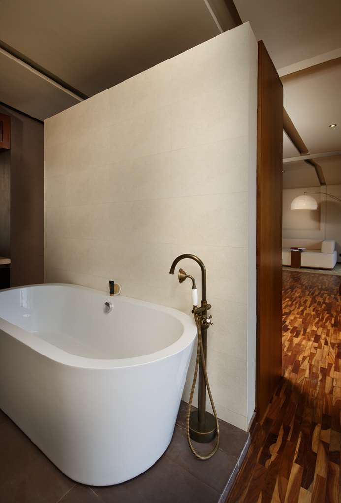 KAVYA HIMALAYAS-guestroom-Guest Room,Bathroom,Suite,On-Site.jpg
