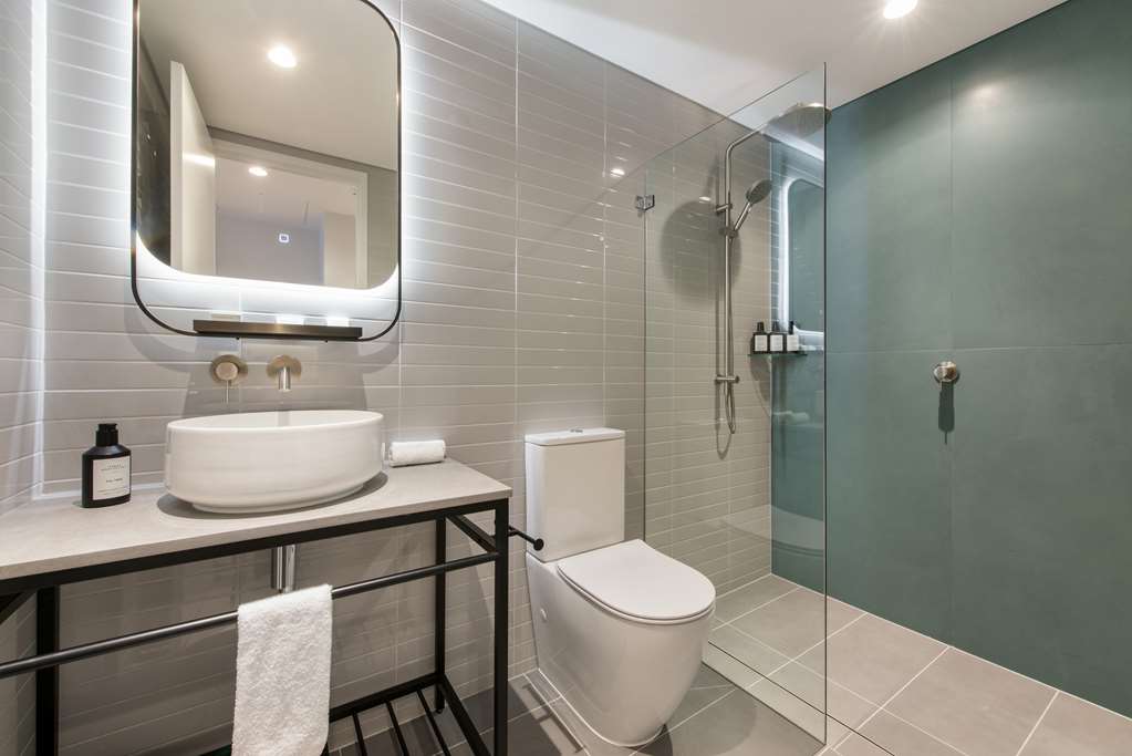 HOTELOCO-guestroom-Guest Room,Bathroom,Suite,On-Site.jpg