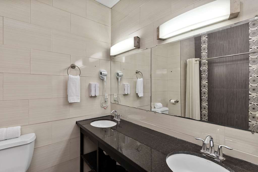WINDWATER HOTEL AND MARINA-guestroom-Guest Room,Bathroom,On-Site.jpg