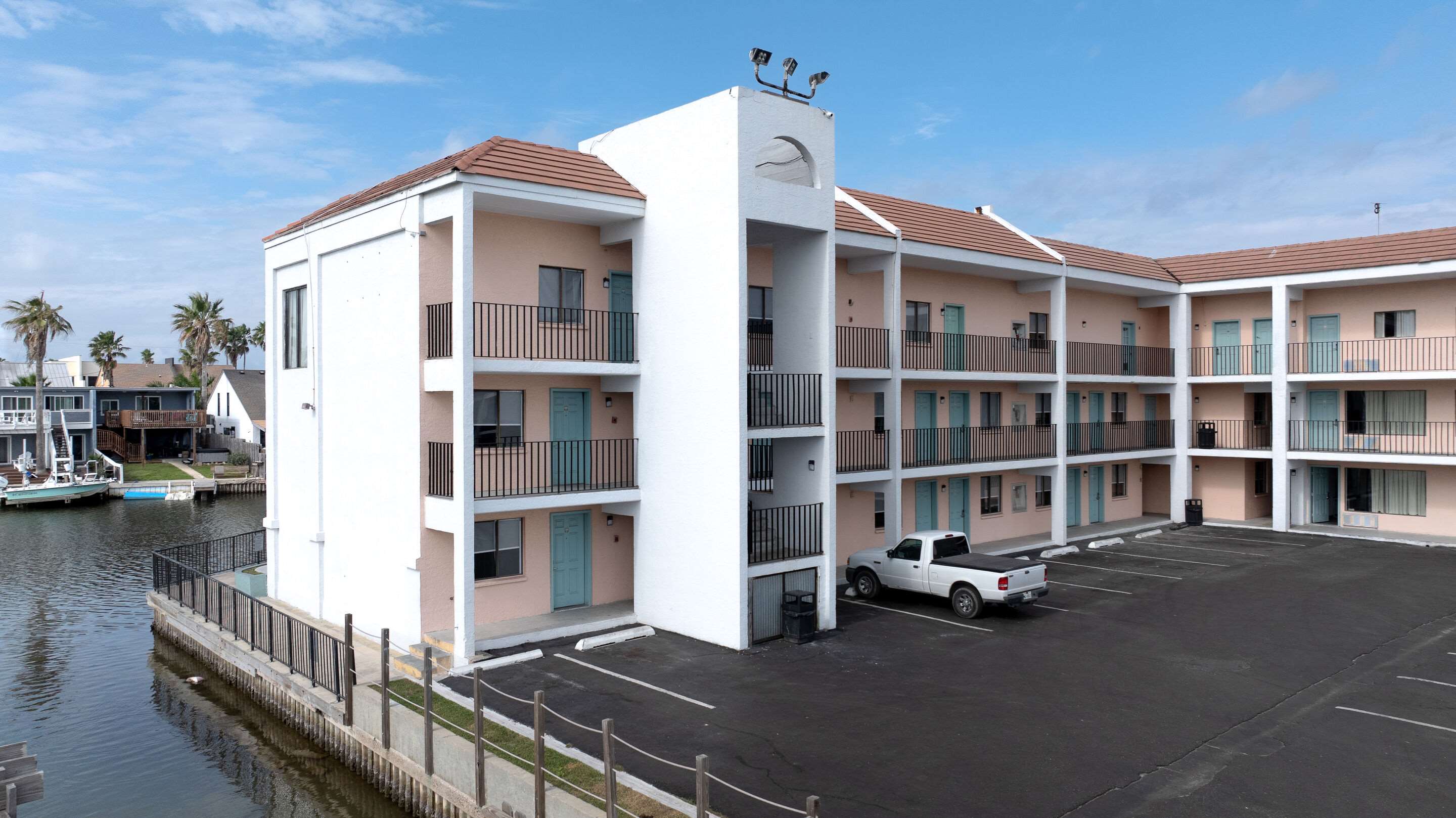 Hotel exterior | WindWater Hotel and Marina