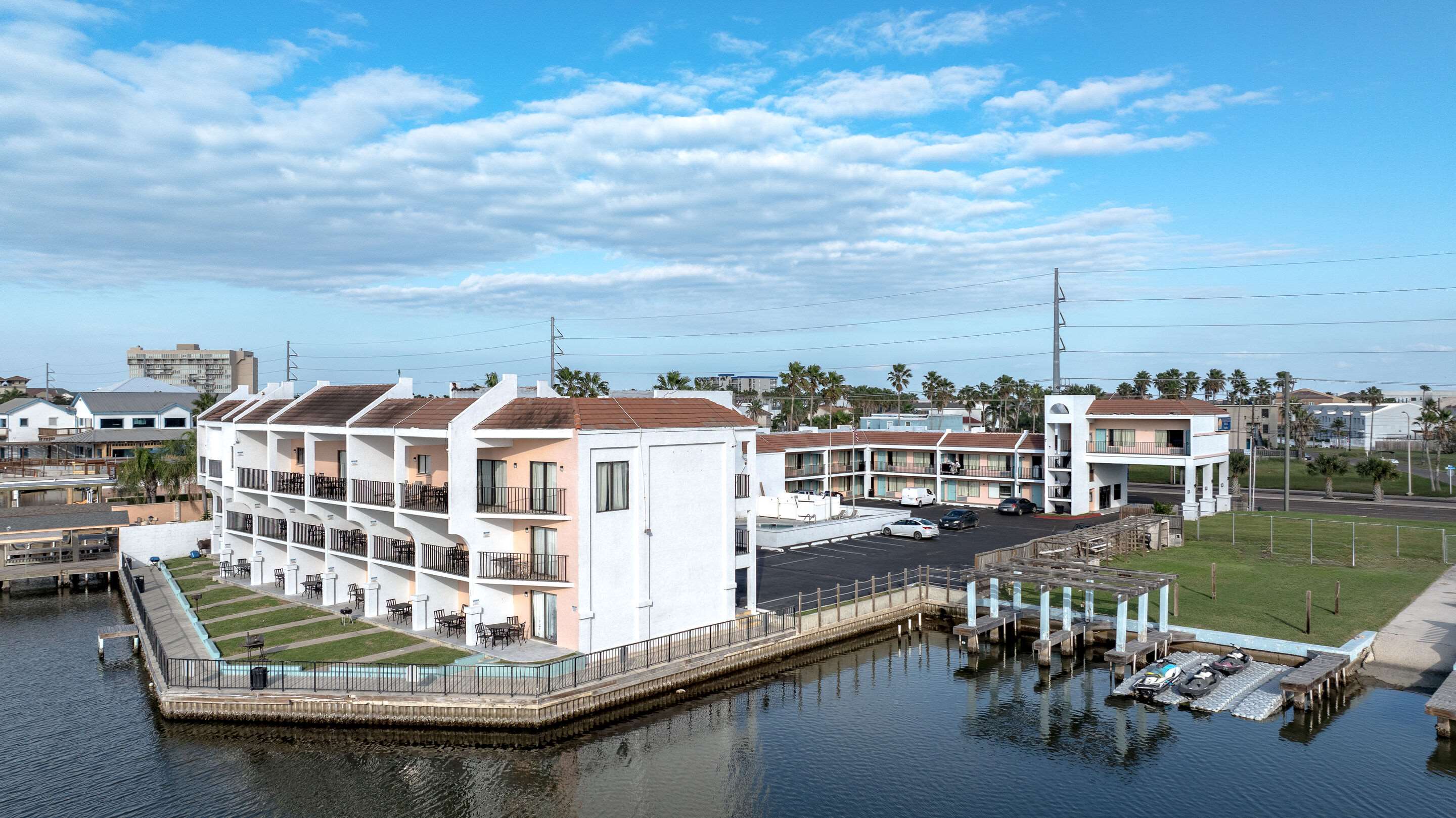 Hotel exterior | WindWater Hotel and Marina