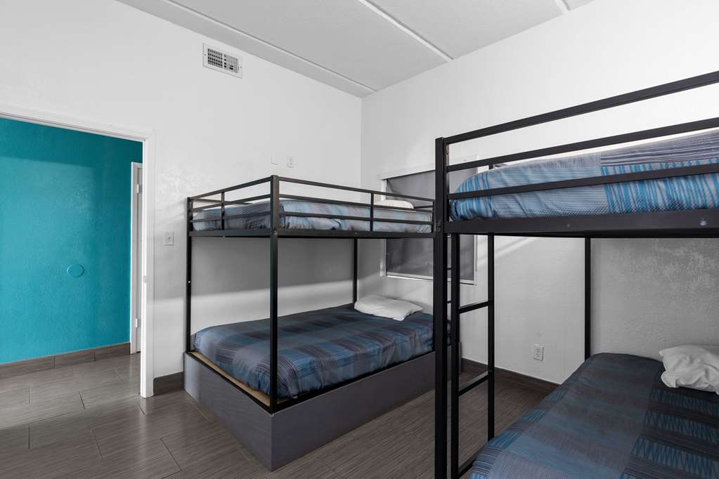 WINDWATER HOTEL AND MARINA-guestroom-Guest Room,Suite,On-Site.jpg