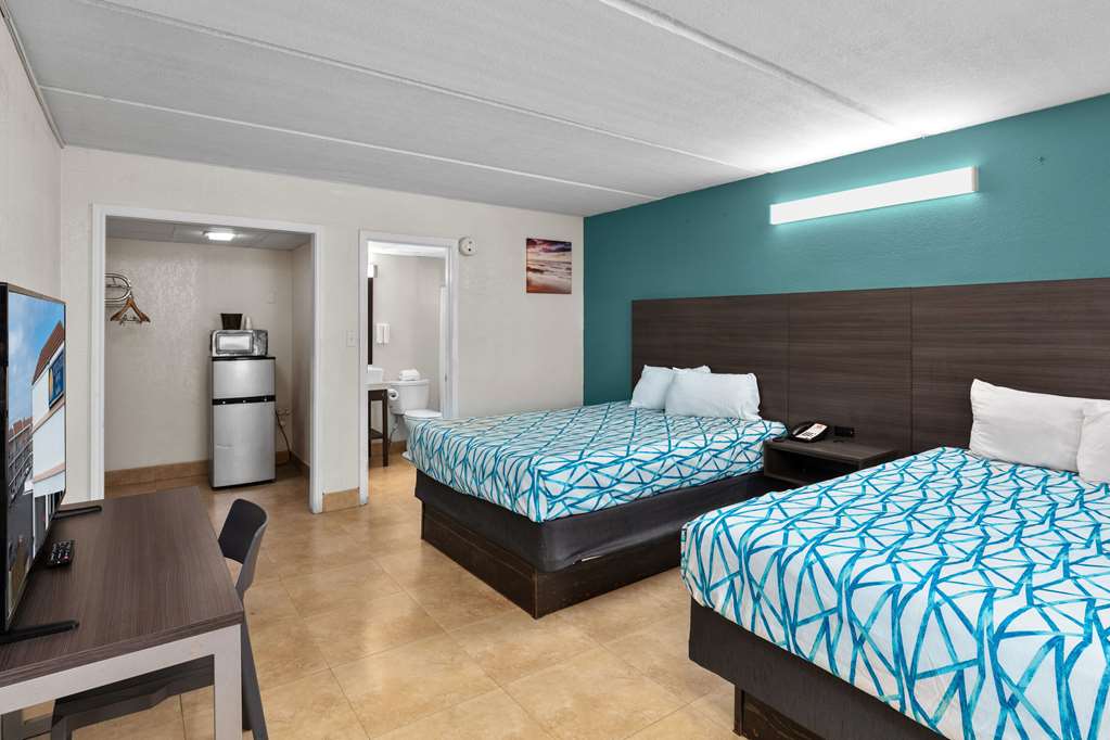 WINDWATER HOTEL AND MARINA-guestroom-Guest Room,On-Site.jpg