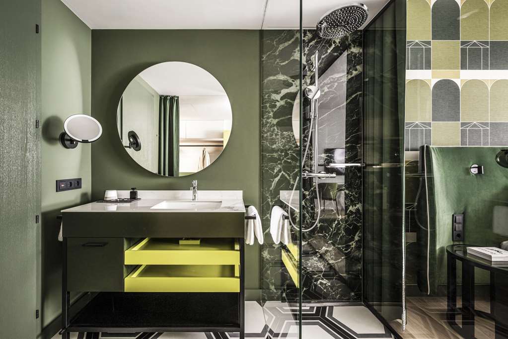 HOTEL BOZEN WALTHERPARK-guestroom-Guest Room,Bathroom,On-Site.jpg