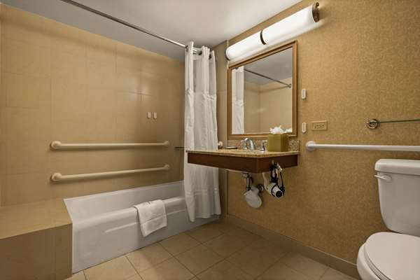1 King Bed, Mobility/Hearing Accessible Room, Bathtub w/ Grab Bars, Non-Smoking