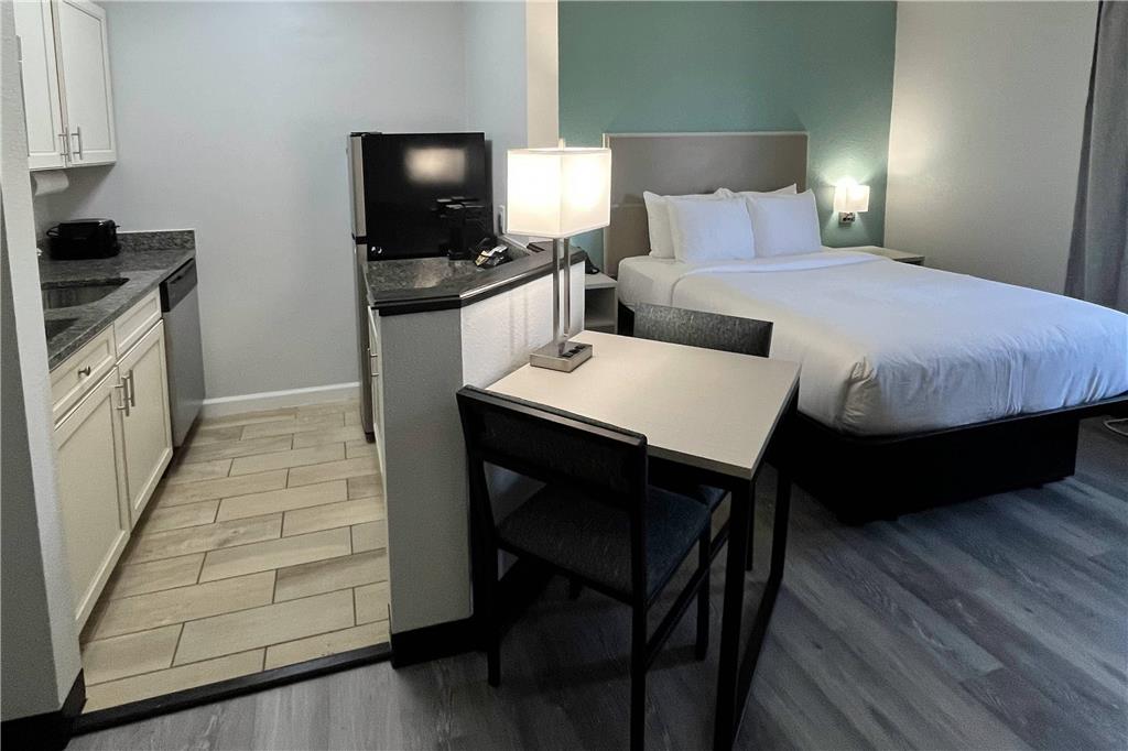 MAINSTAY SUITES STERLING NEAR DULLE-guestroom-Guest Room,On-Site.jpg