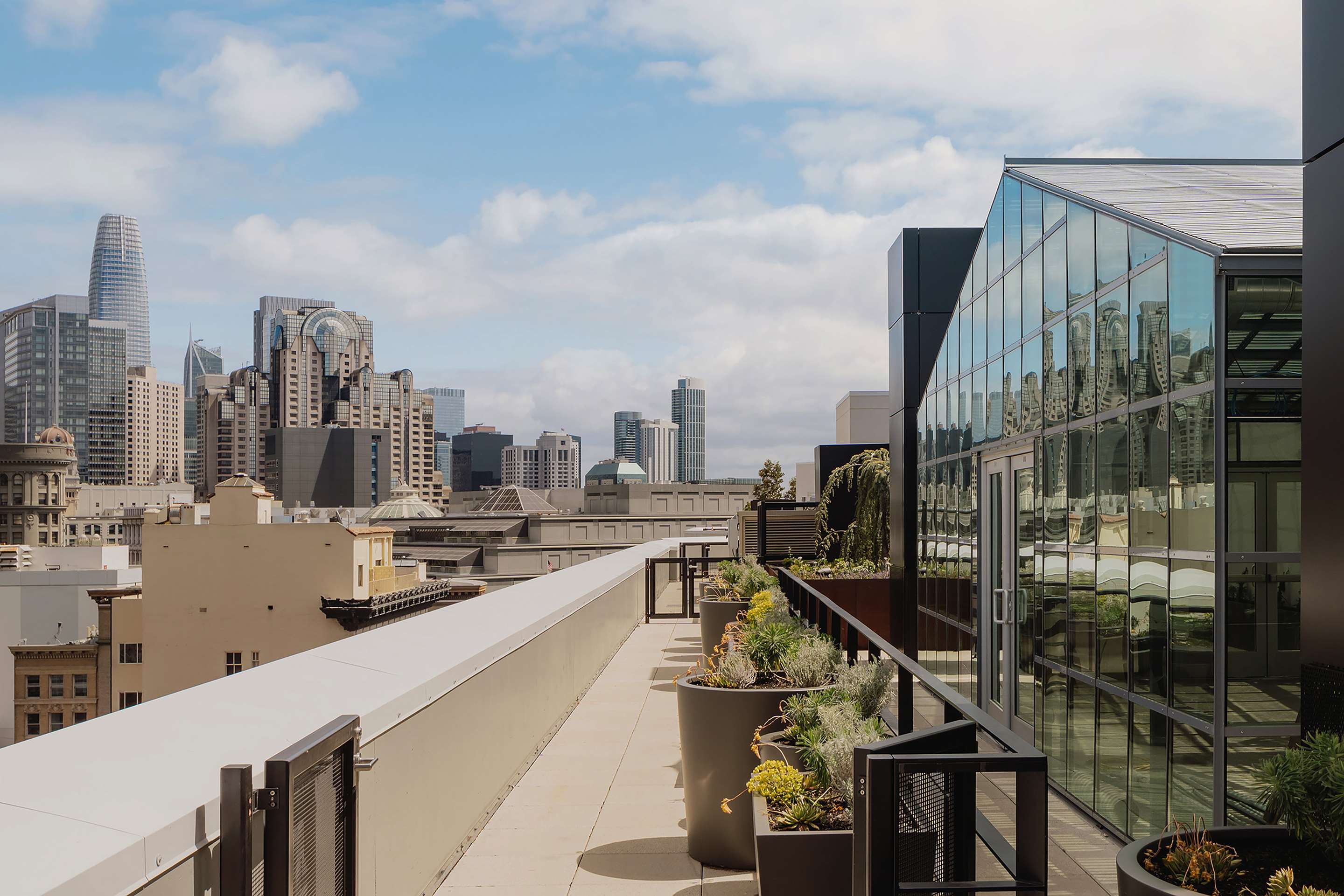 Exterior | Timbri Hotel San Francisco, Curio Collection by Hilton