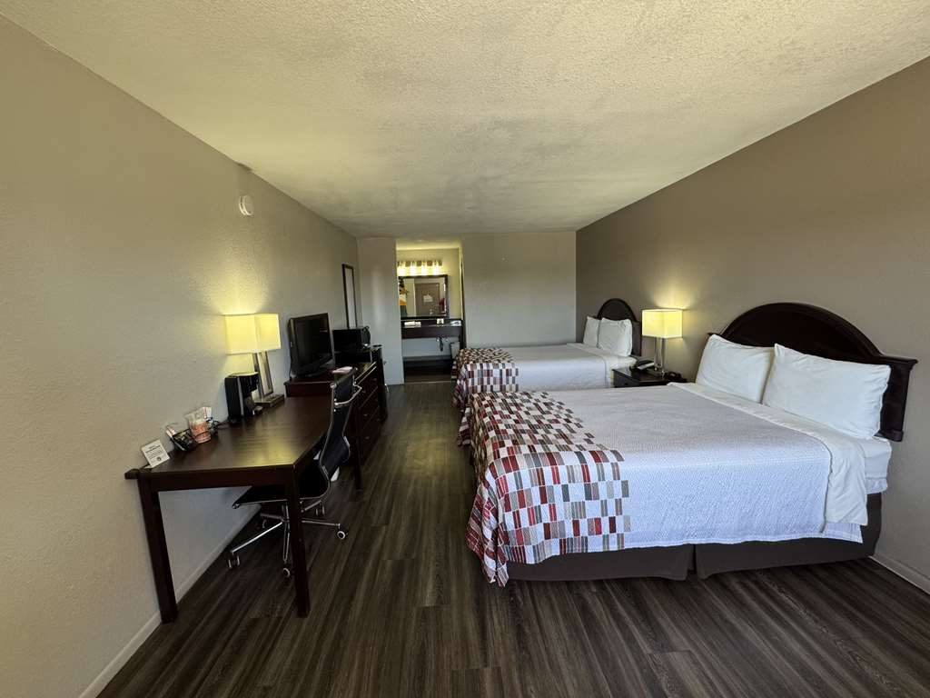 ECONO LODGE CHILDRESS-guestroom-Guest Room,On-Site.jpg