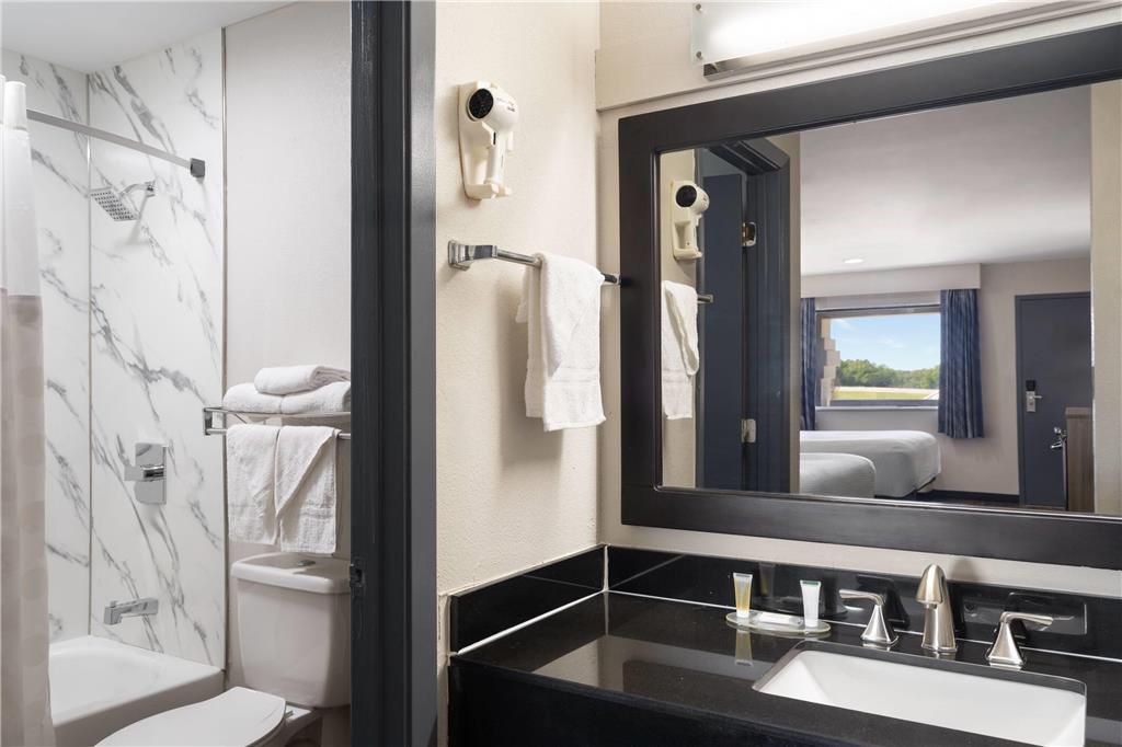 DAYS INN BYRAM/JACKSON-guestroom-Guest Room,Bathroom,On-Site.jpg