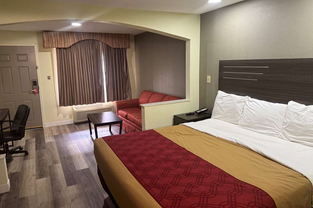SUPER 8 BY WYNDHAM JACKSON MS-guestroom-Guest Room,On-Site.jpg