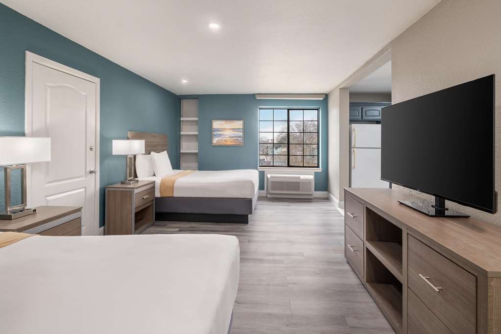Melrose @ Seabrook, BW Signature Collection-guestroom-Guest Room,Suite,On-Site.jpg