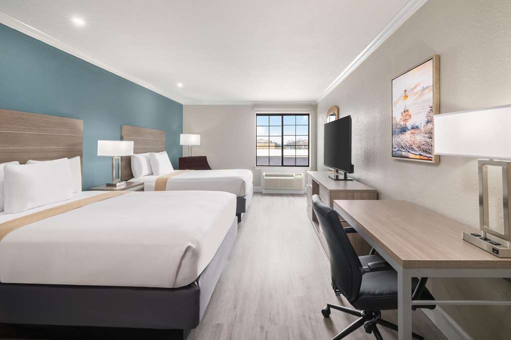 Melrose @ Seabrook, BW Signature Collection-guestroom-Guest Room,On-Site.jpg
