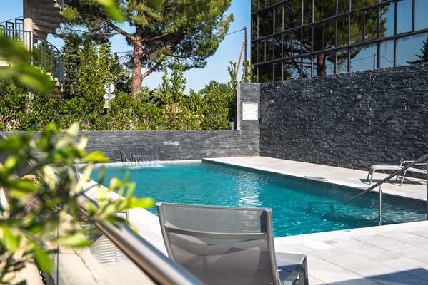 Pool,On-Site,Property Amenity,Recreation