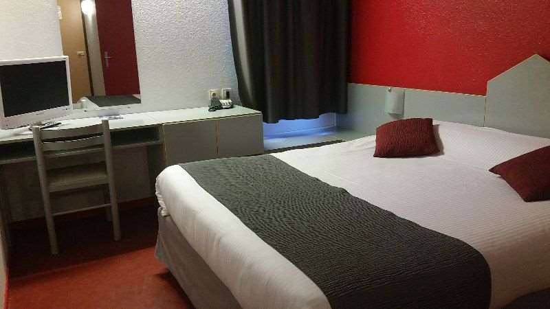BRIT HOTEL SARREGUEMINES-guestroom-Guest Room,On-Site.jpg