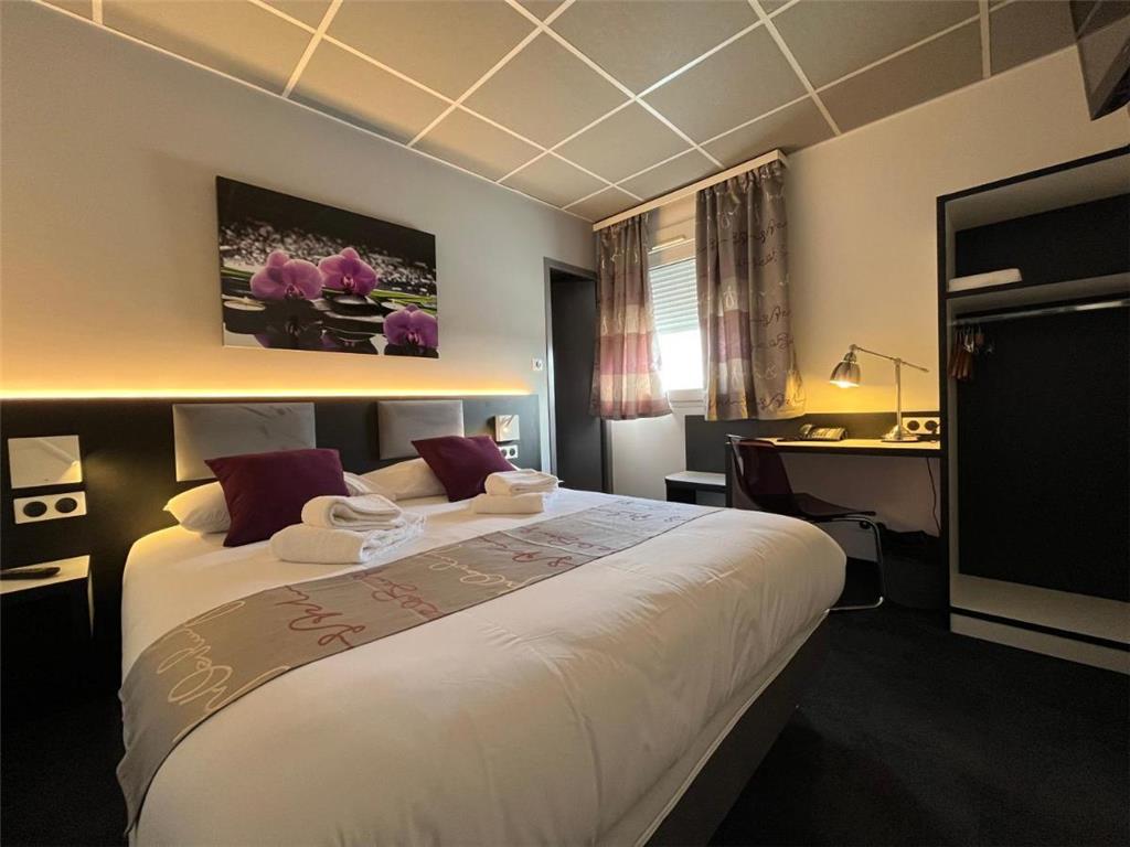 BRIT HOTEL LE VESOUL-guestroom-Guest Room,On-Site.jpg