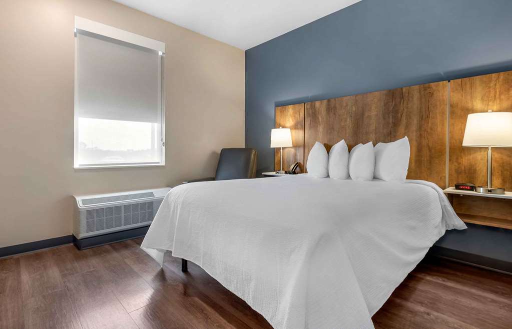 EXTENDED STAY AMERICA PREMIER-guestroom-Guest Room,On-Site.jpg
