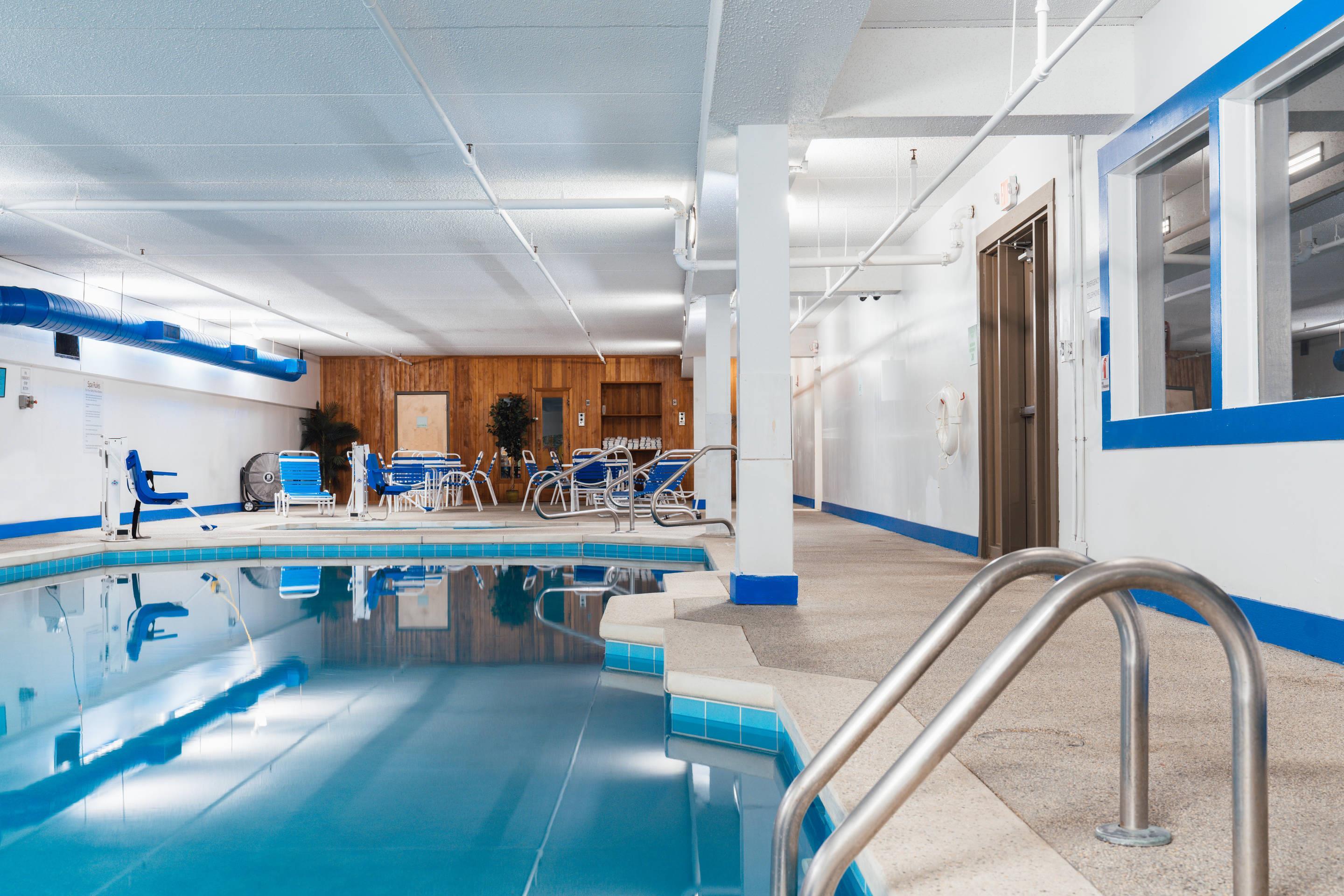 Indoor pool | Hotel Downstreet, an Ascend Collection Hotel