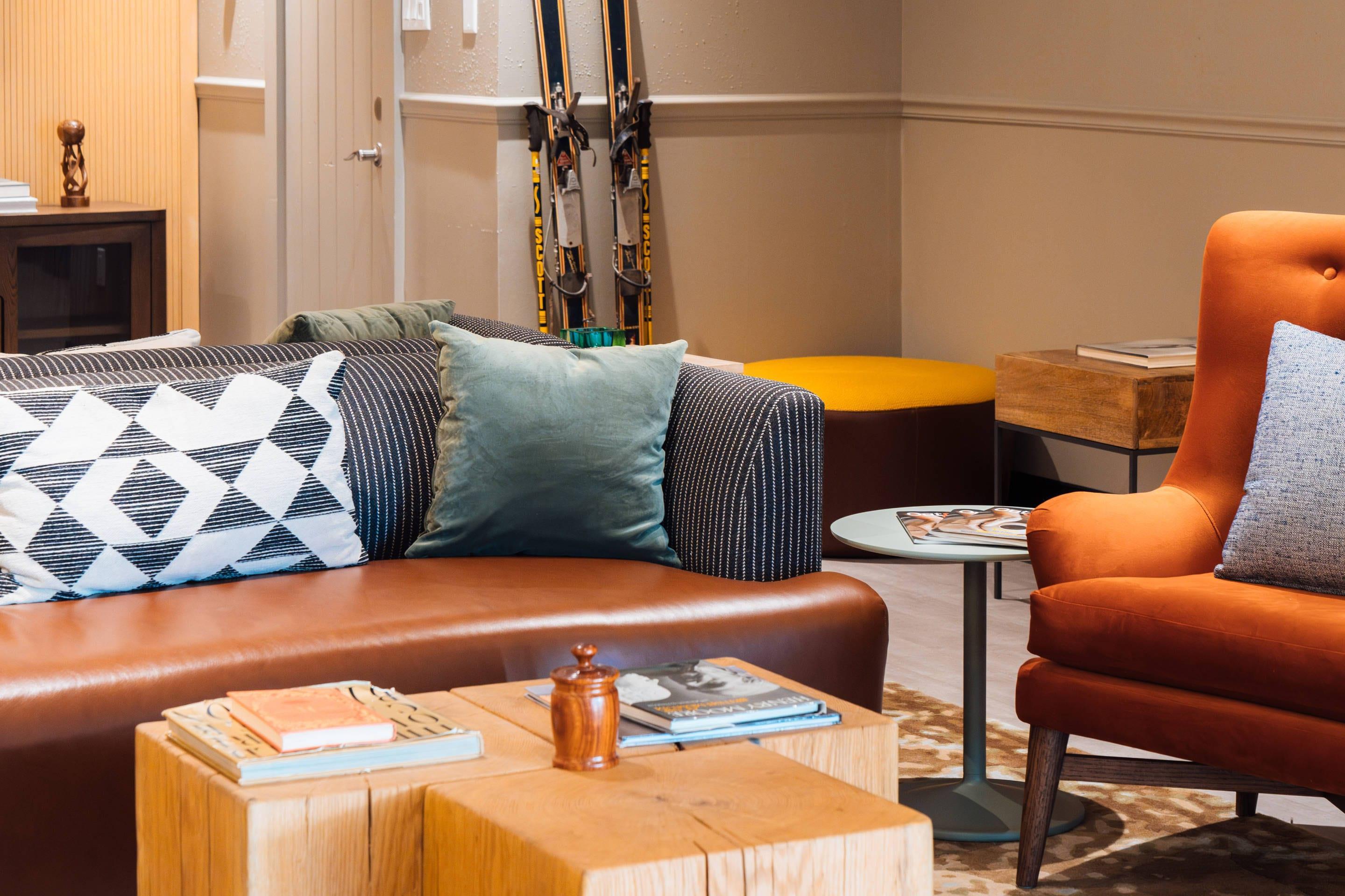 Lobby with sitting area | Hotel Downstreet, an Ascend Collection Hotel