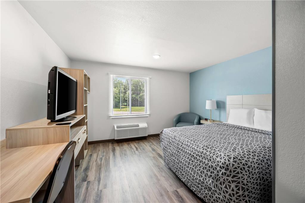 WOODSPRING SUITES JACKSON HUB CITY-guestroom-Guest Room,On-Site.jpg