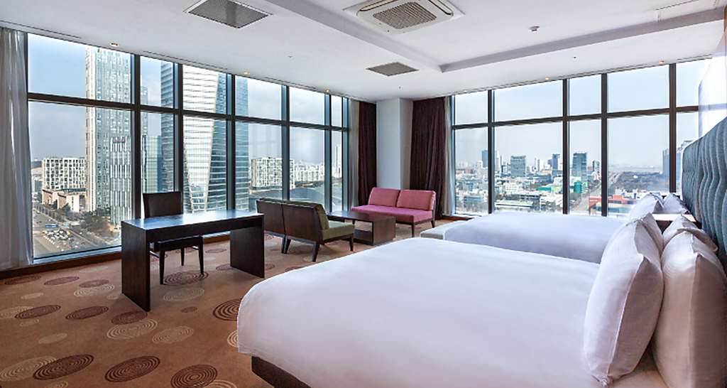 Orakai Songdo Park Hotel, BW Premier Collection-guestroom-Guest Room,Suite,On-Site.jpg