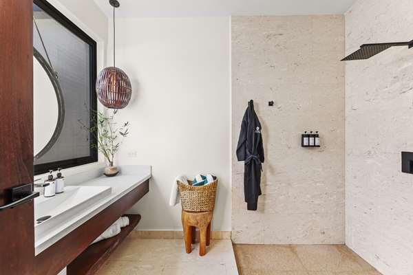 Guest Room,Bathroom,On-Site