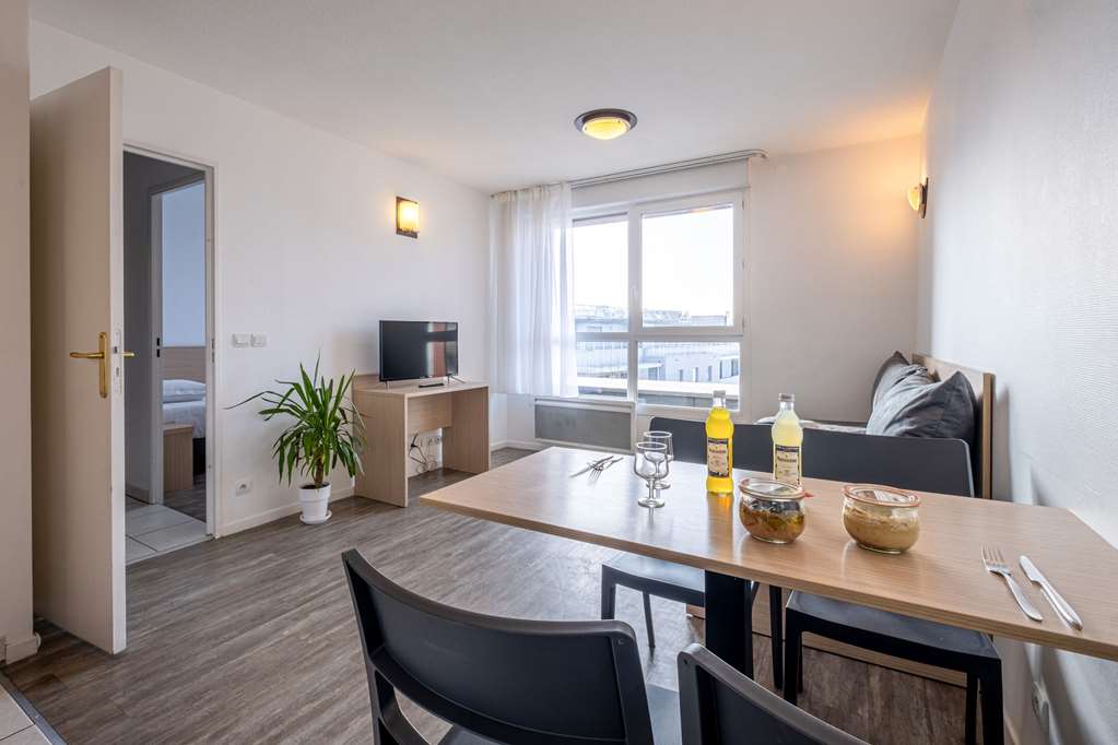 COMFORT APARTHOTEL LES HAUTS D ANNE-guestroom-Guest Room,On-Site.jpg