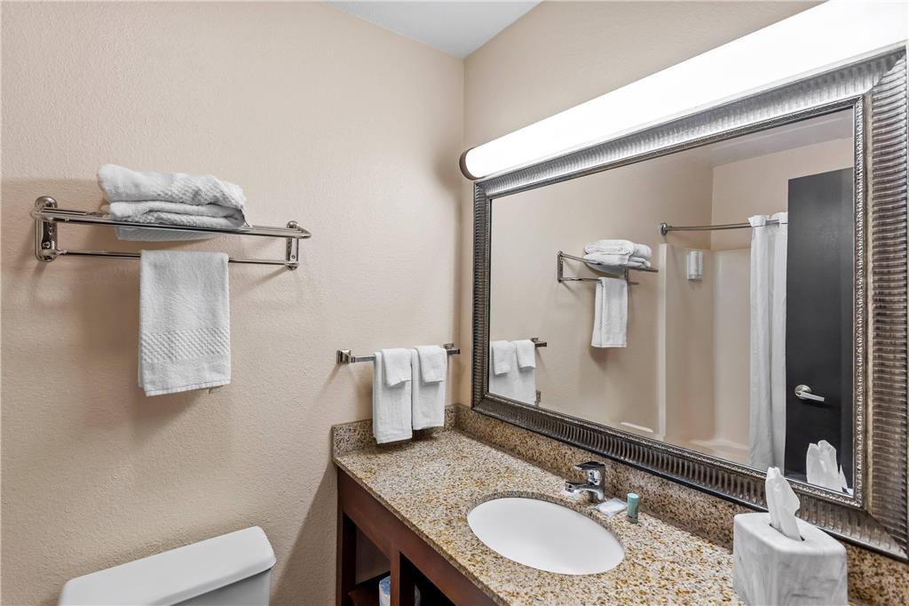 RODEWAY INN BARBOURSVILLE-guestroom-Guest Room,Bathroom,On-Site.jpg