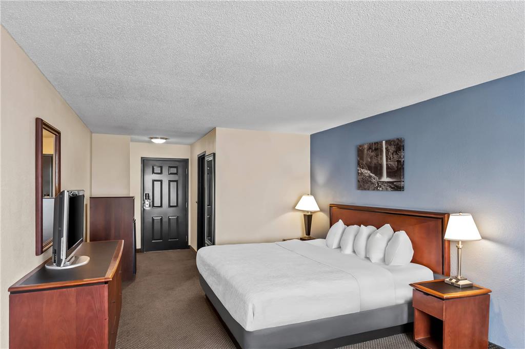 RODEWAY INN BARBOURSVILLE-guestroom-Guest Room,On-Site.jpg
