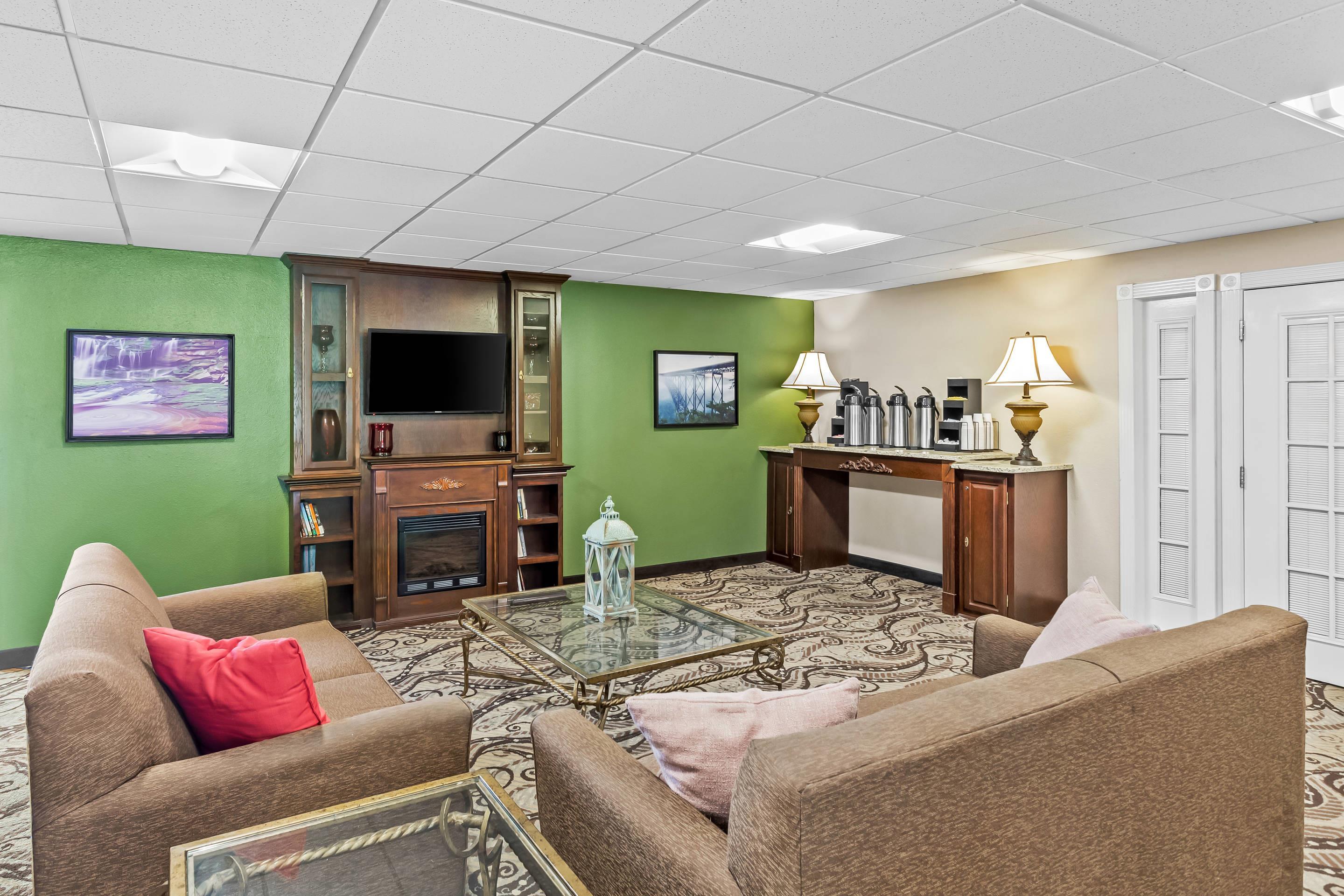 Hotel lobby | Rodeway Inn