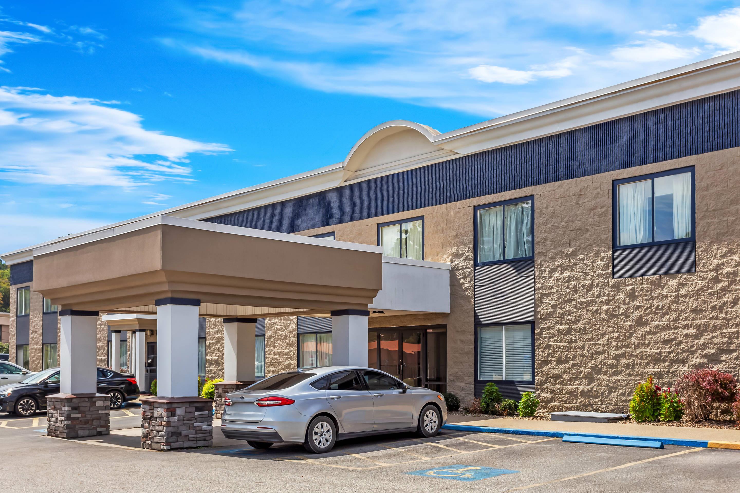 Hotel exterior | Rodeway Inn