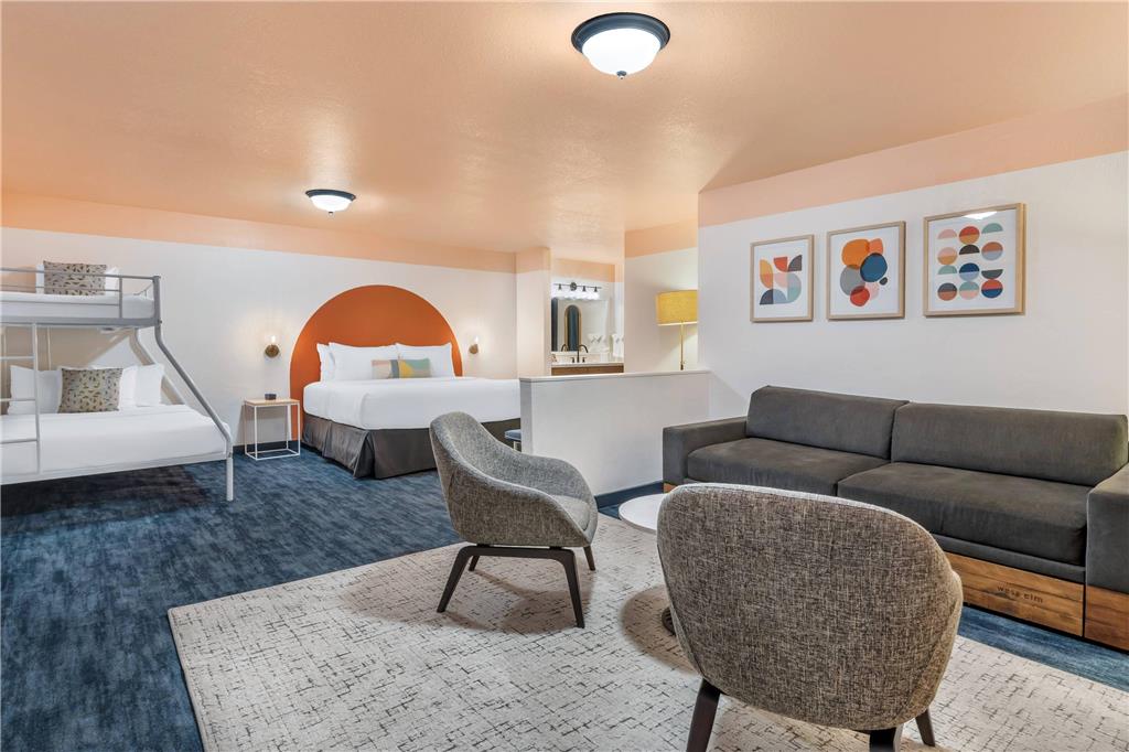 THE SANDMAN SANTA ROSA SONOMA AN AS-guestroom-Guest Room,Suite,On-Site.jpg