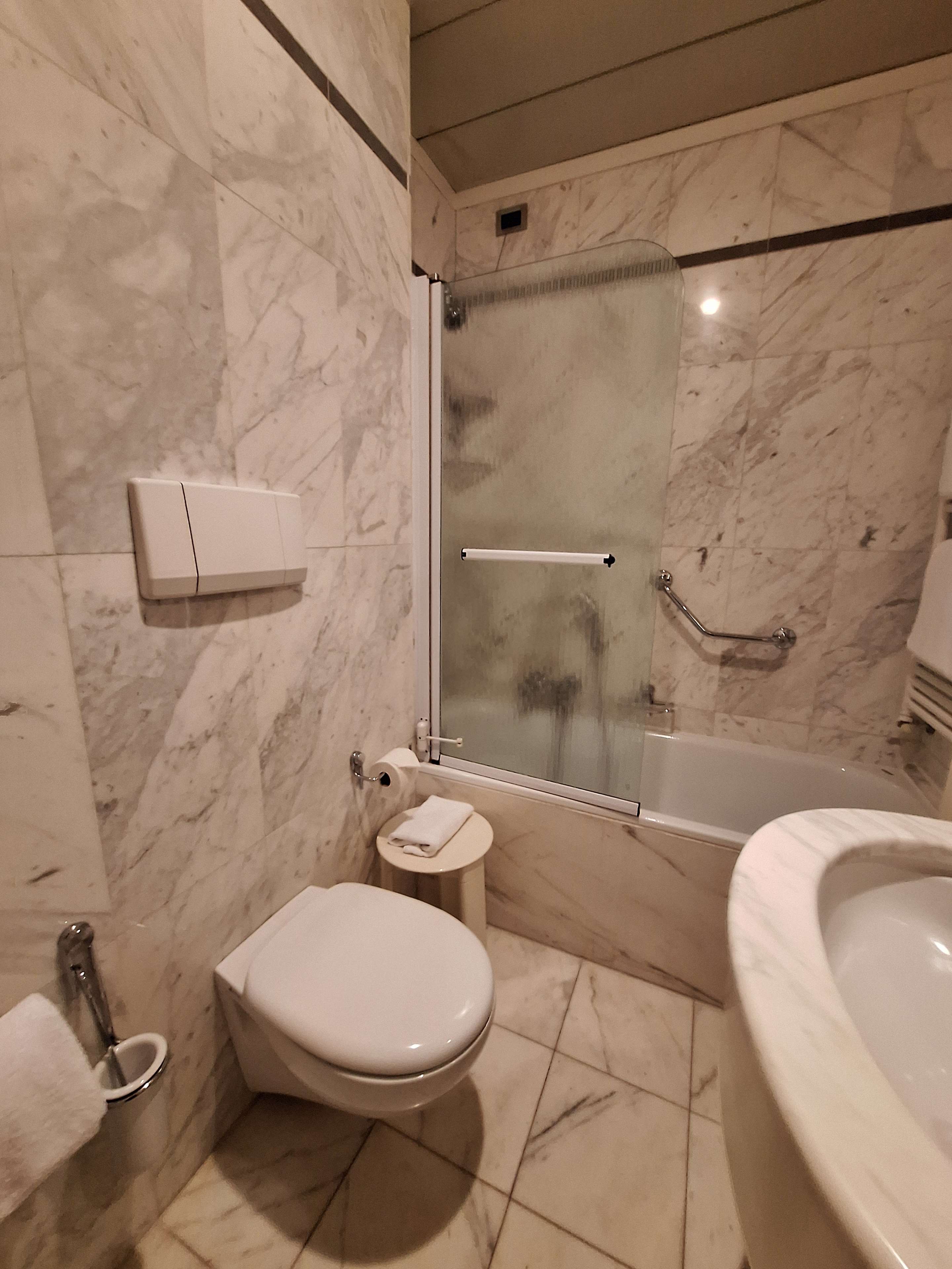 Sure Hotel by Best Western Milano - Tap to explore photos
