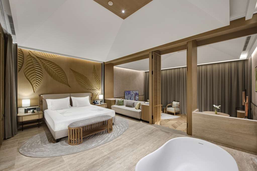 REGNUM THE CROWN-guestroom-Guest Room,Suite,On-Site.jpg