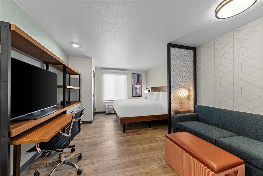 EVERHOME SUITES WACO-guestroom-Guest Room,On-Site.jpg