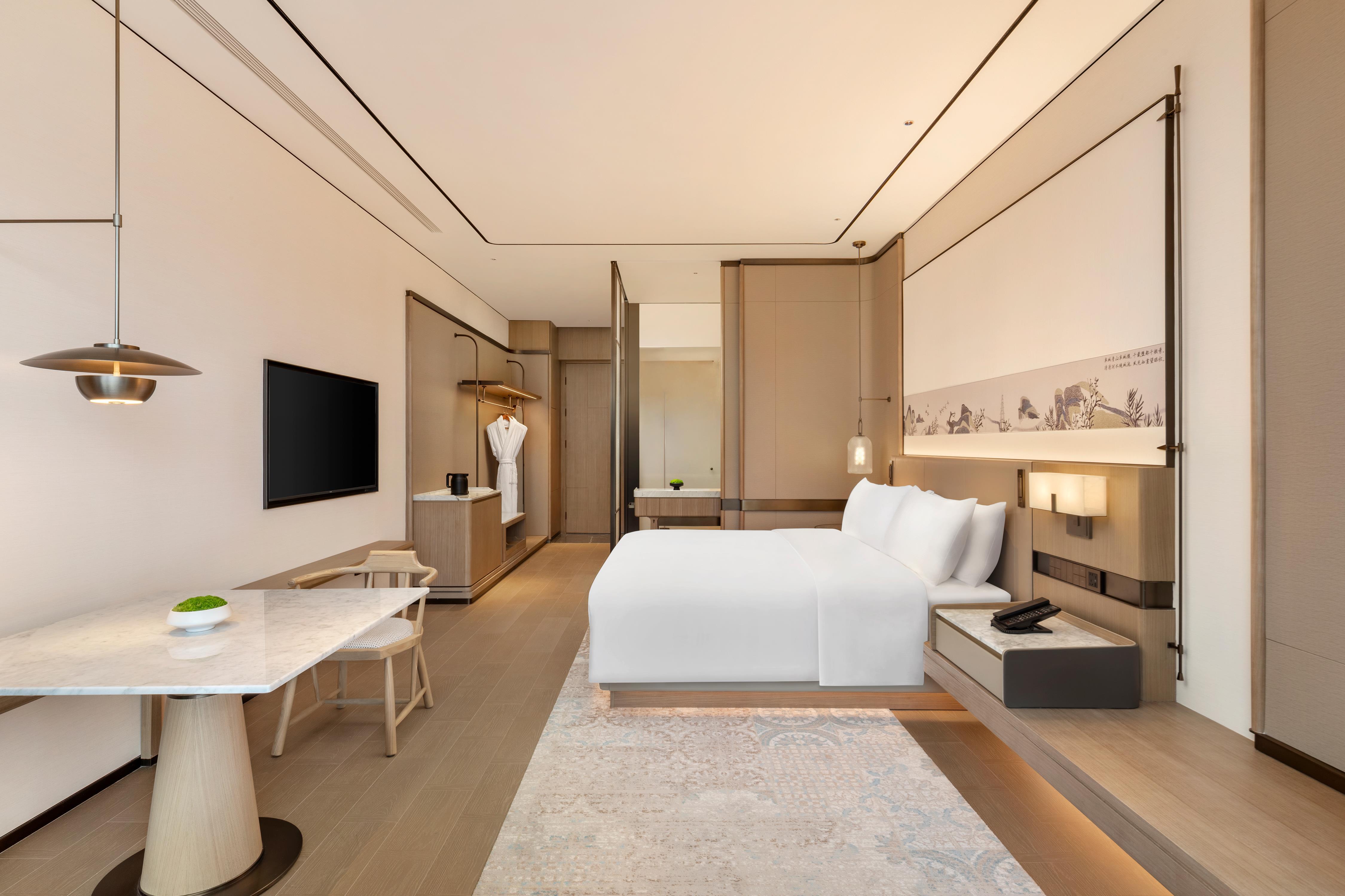 DoubleTree by Hilton Zigong Room Type - KING DELUXE ROOM