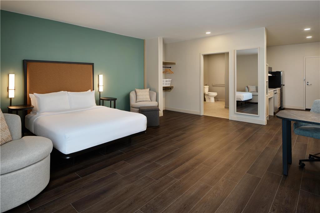 LIVSMART STUDIOS HILTON TULLAHOMA-guestroom-Guest Room,On-Site.jpg