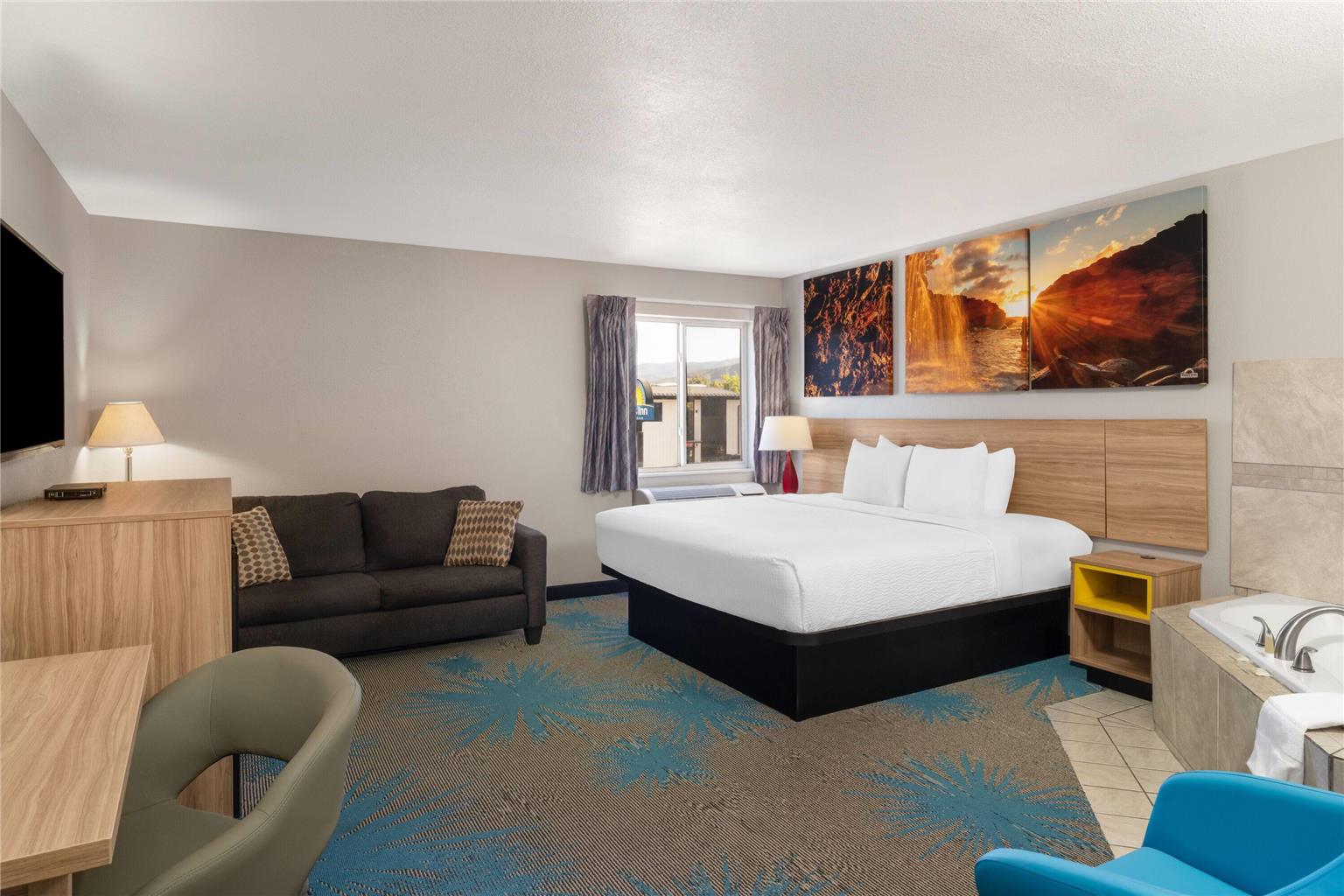 DAYS INN BY WYNDHAM CANON CITY-guestroom-Guest Room,Tub - Jetted,Suite,On-Site.jpg