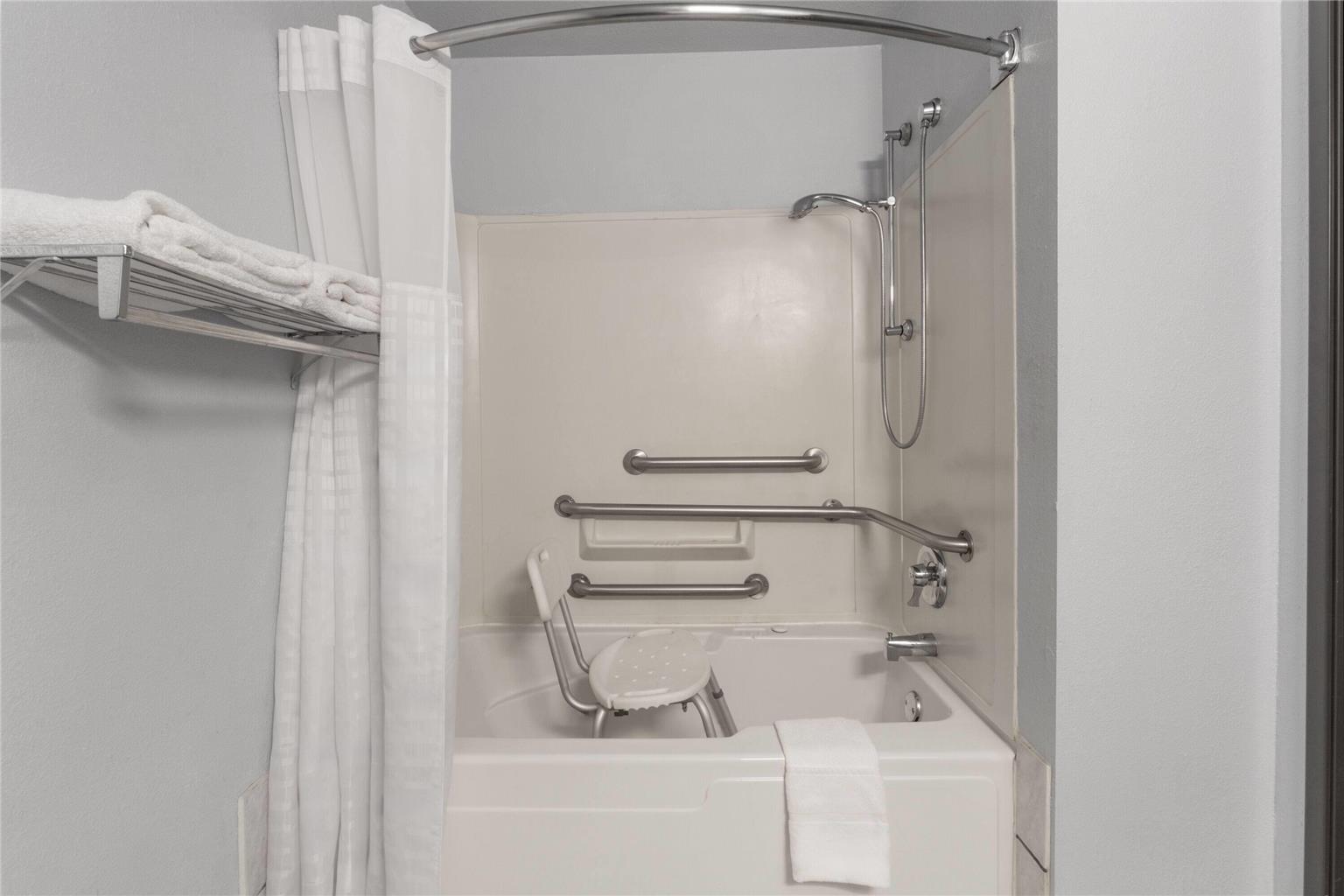 DAYS INN BY WYNDHAM CANON CITY-guestroom-Guest Room,Bathroom,Accessibility,On-Site.jpg