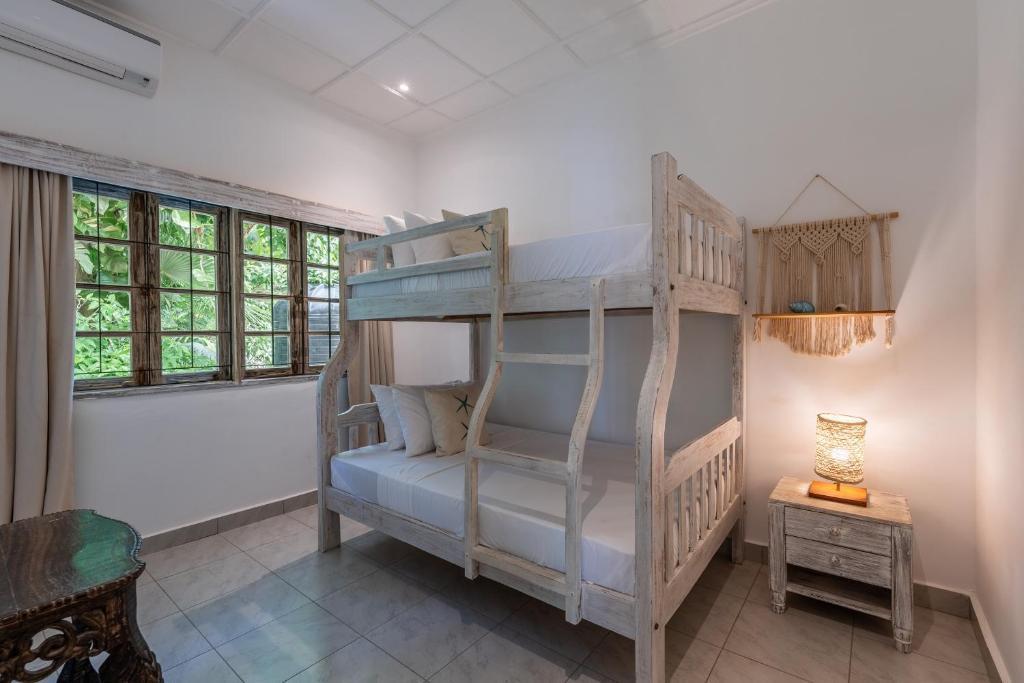 HIBISCUS APARTMENTS-guestroom-Guest Room,On-Site.jpg