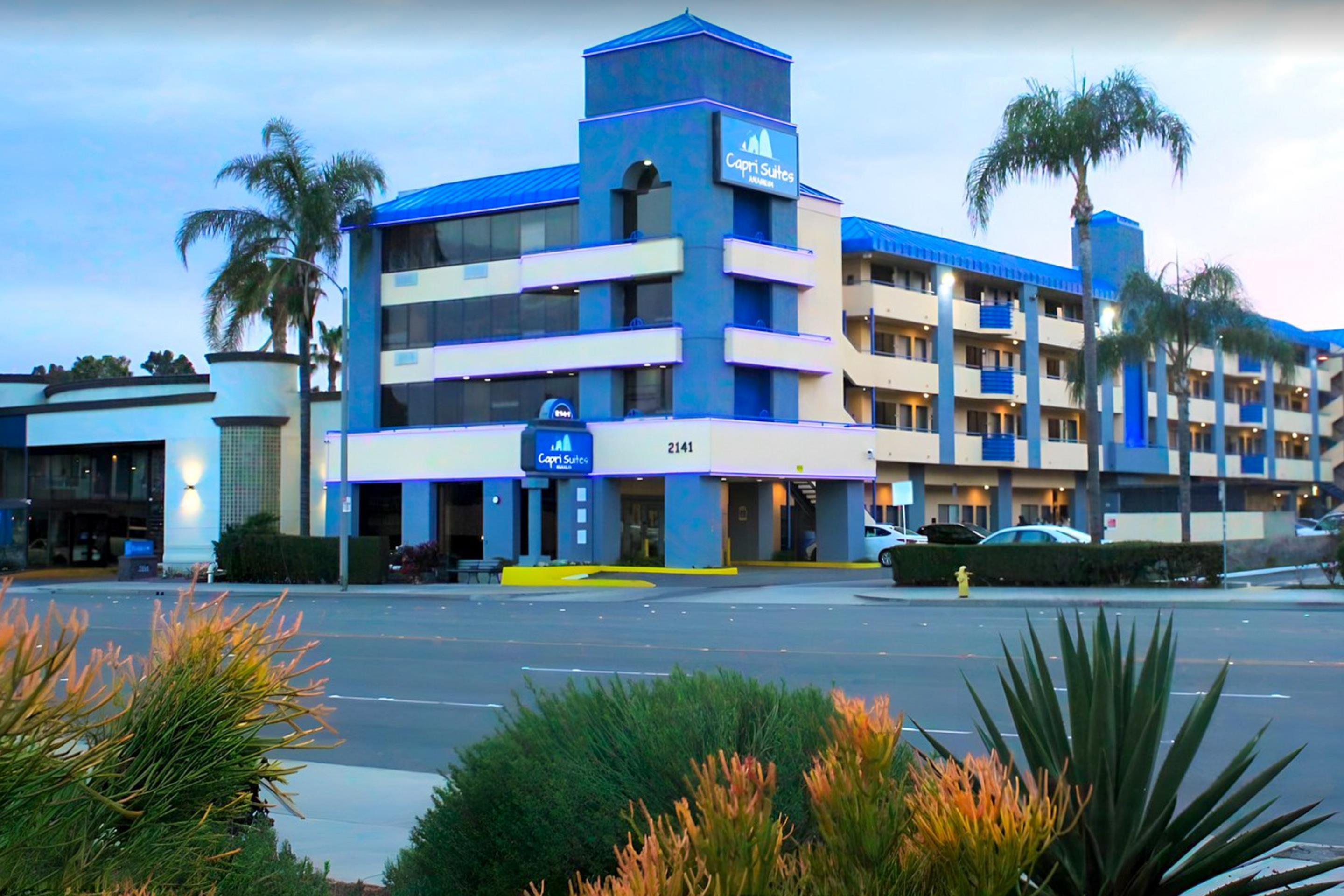 Hotel exterior | Capri Suites Anaheim