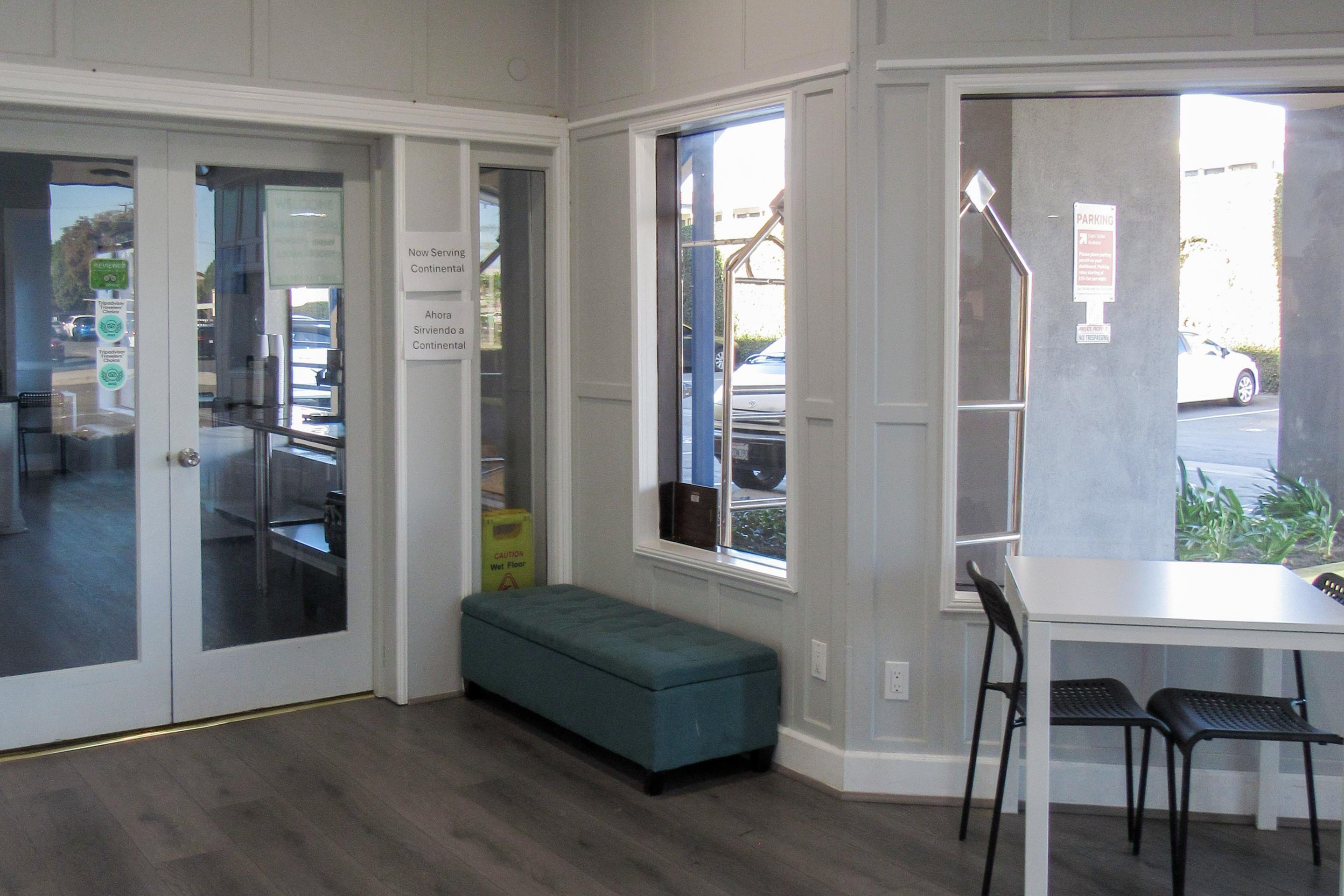 Breakfast area | Capri Suites Anaheim