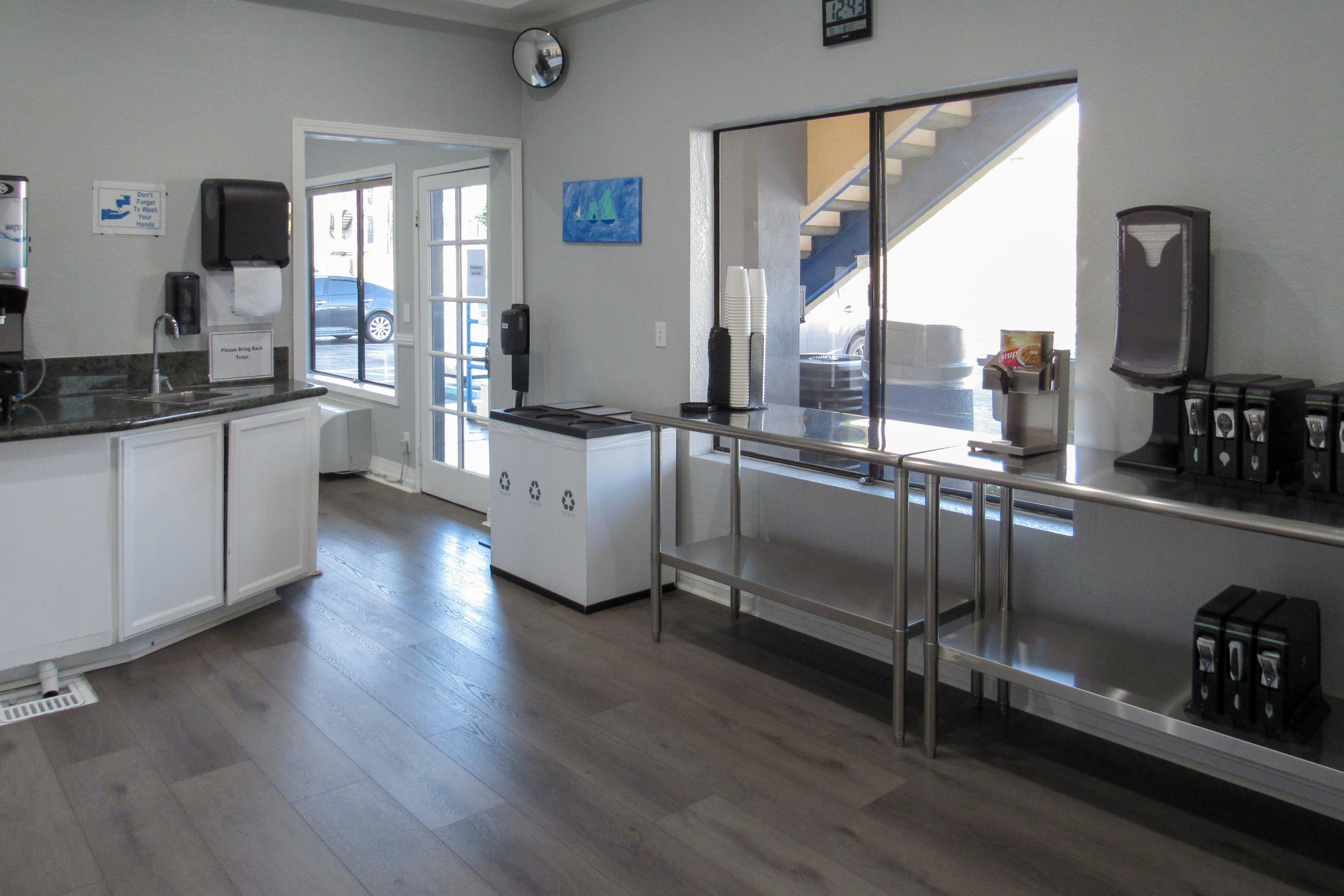 Breakfast area | Capri Suites Anaheim