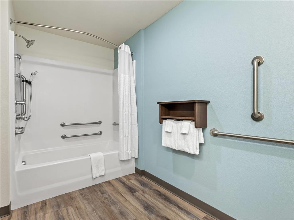 WOODSPRING SUITES PRATTVILLE - MONT-guestroom-Guest Room,Bathroom,On-Site.jpg