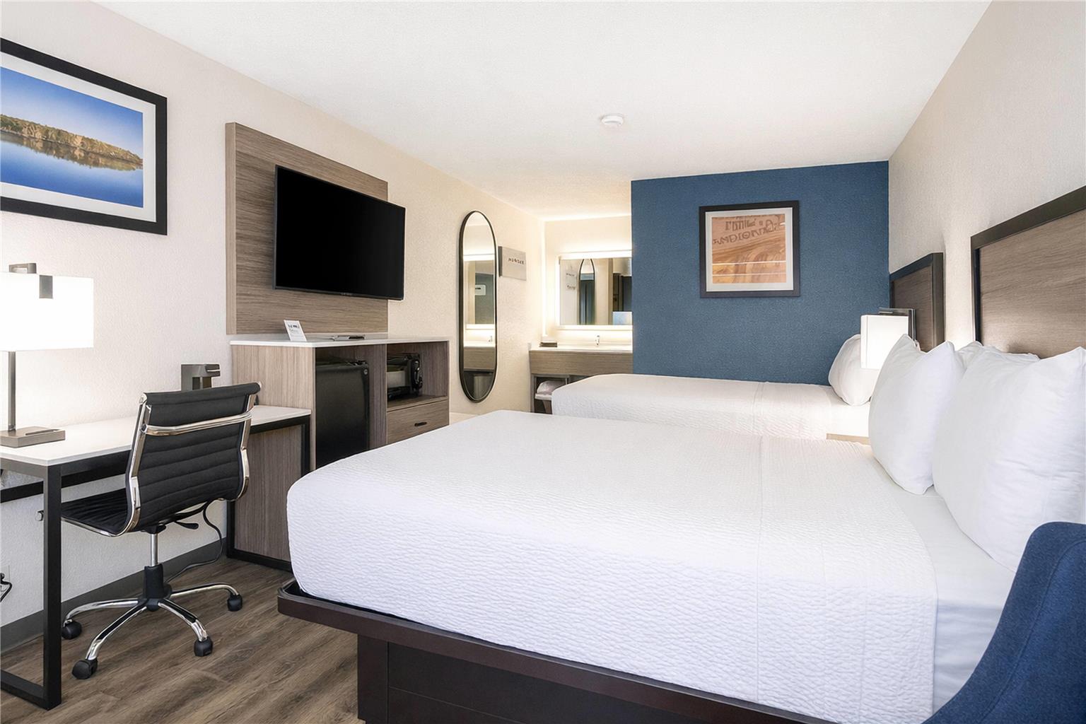 BAYMONT BY WYNDHAM FAYETTEVILLE-guestroom-Guest Room,On-Site.jpg