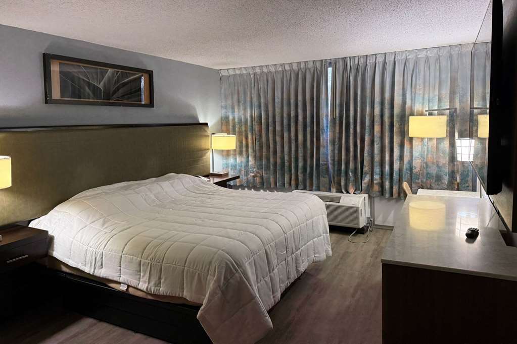 SUBURBAN STUDIOS FAIRBORN - DAYTON-guestroom-Guest Room,On-Site.jpg
