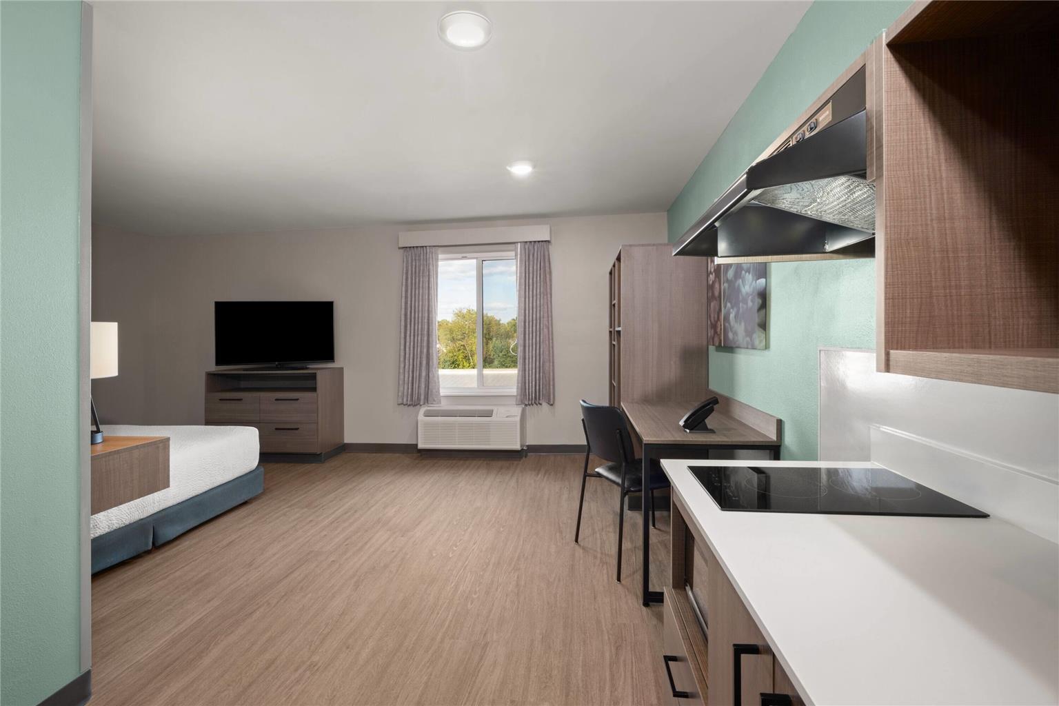 ECHO SUITES JOHNSON CITY-guestroom-Guest Room,On-Site.jpg