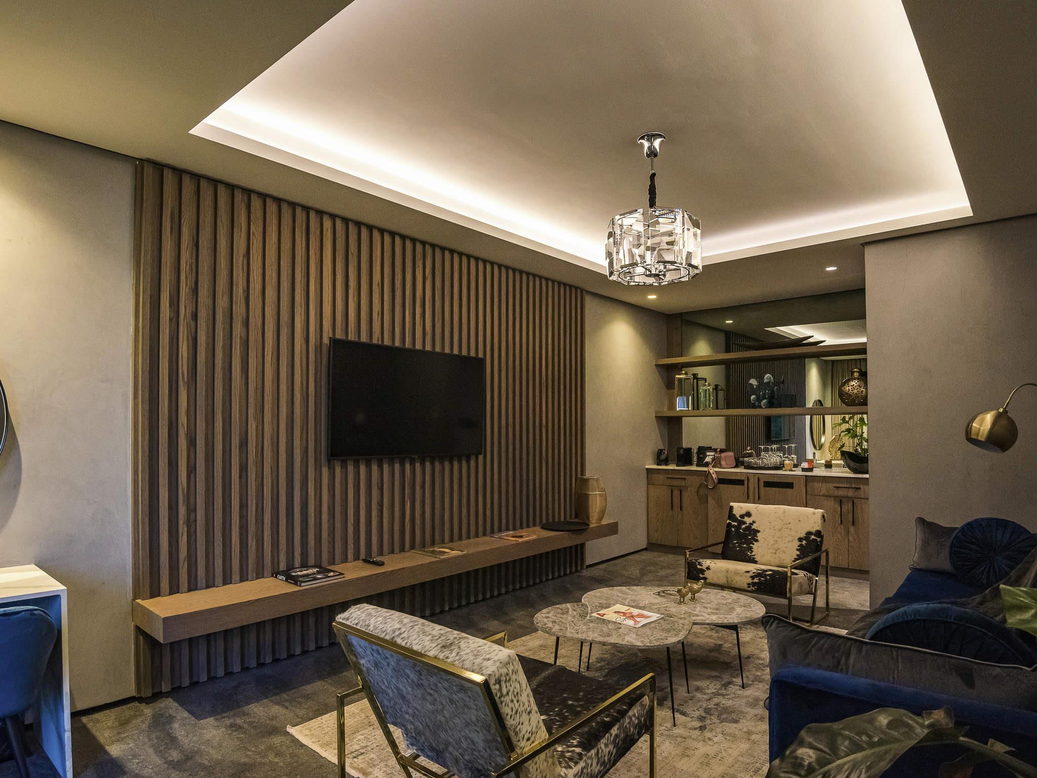 Vivari Hotel and Spa by Mantis Room Type - The Crown Suite, 1 King Size Bed, Balcony, Panoramic garden view