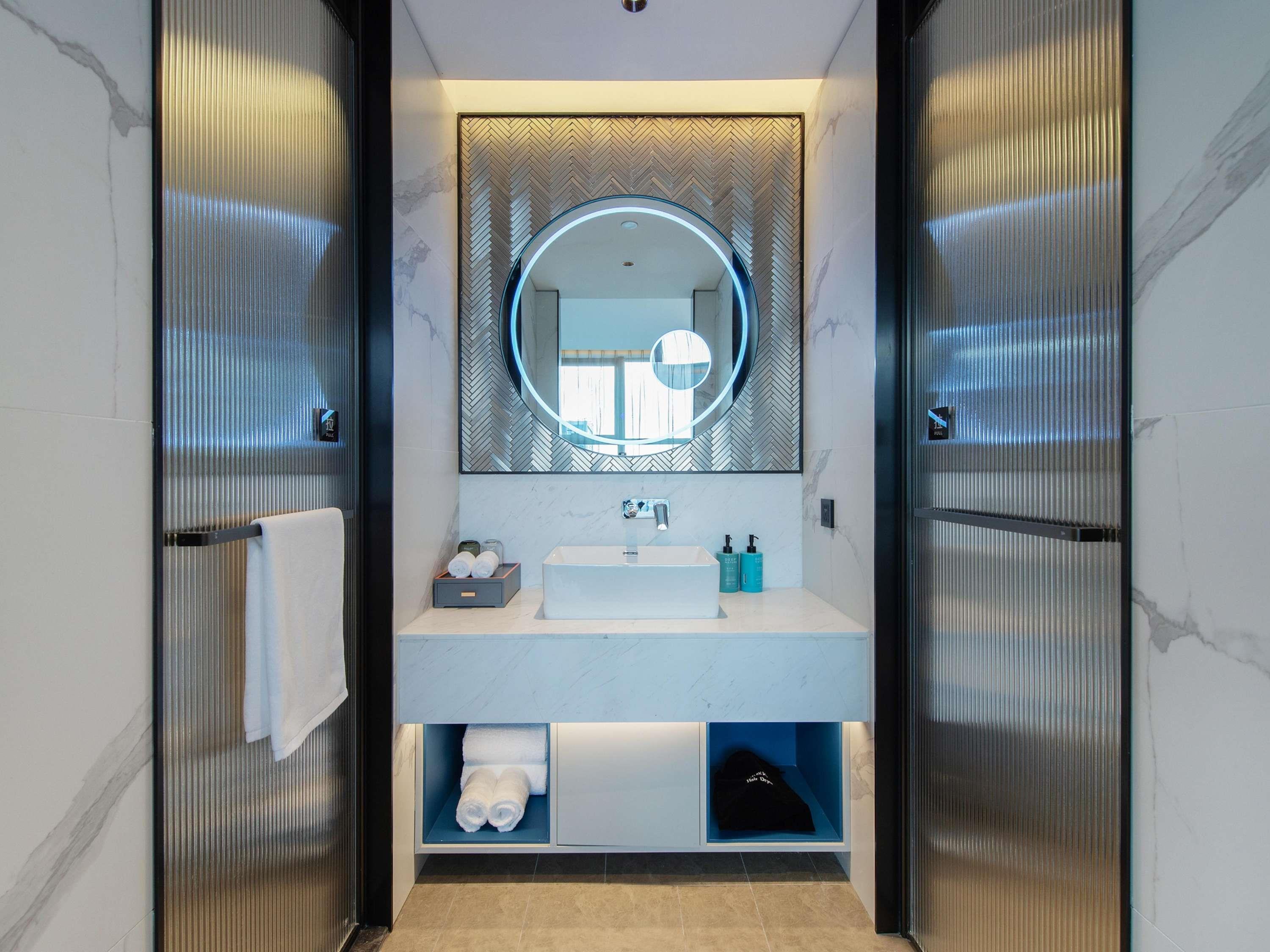 Novotel Shanghai Lingang Room Type - Standard Apartment with One King-size Bed