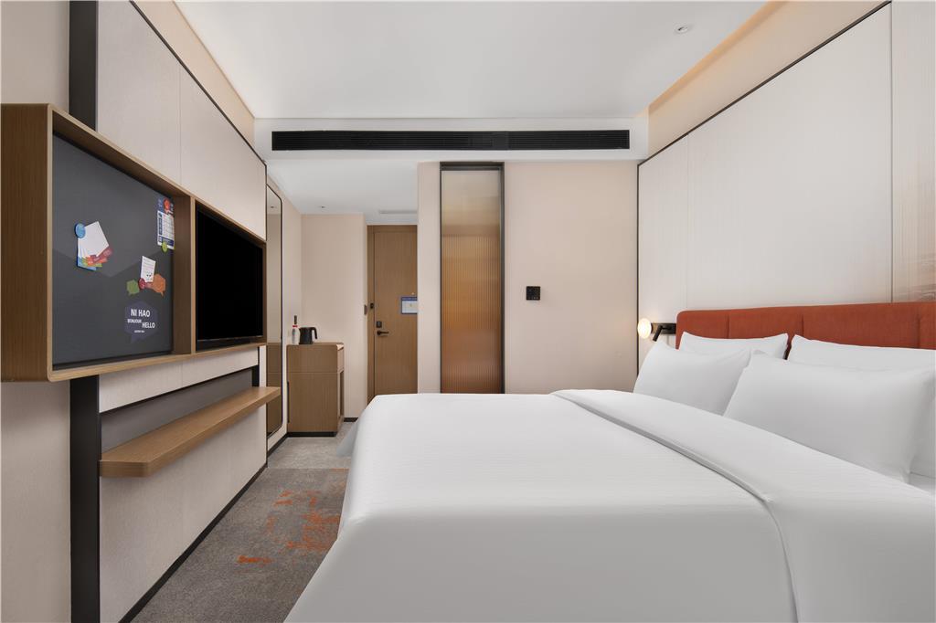 HAMPTON QINGDAO LAOSHAN SHILAOREN-guestroom-Guest Room,On-Site.jpg